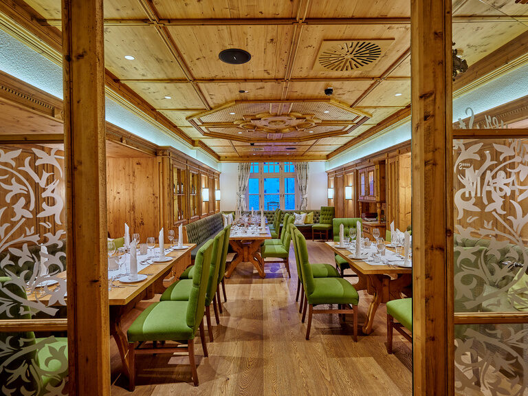 Blick auf gedeckte Tafeln im urigen Bernauerstüberl - einem Nebenraum des Hotel & Restaurant ASAM. Blick auf gedeckte Tafeln im urigen Bernauerstüberl - einem Nebenraum des Hotel & Restaurant ASAM.